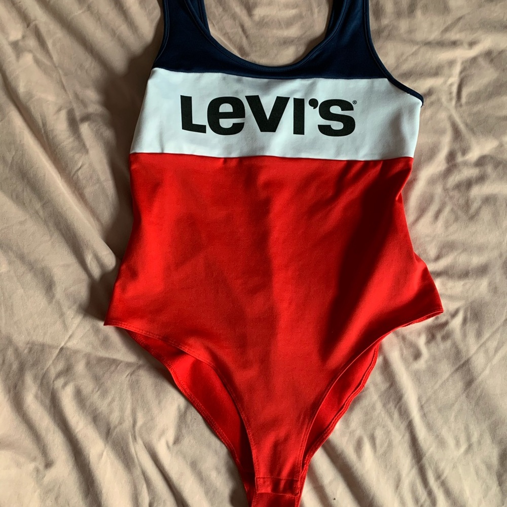 Levi’s logo body suit
